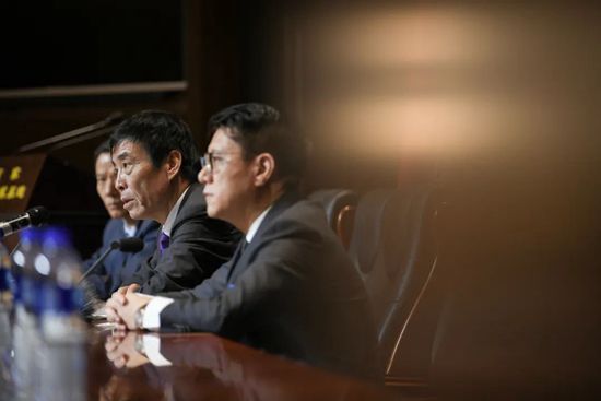 美女张开大腿给男生捅
